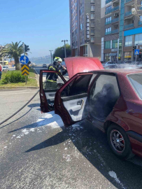 Araç yangını ekipleri harekete geçirdi