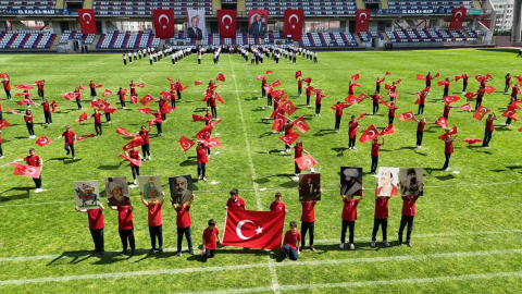 Karabük’te 23 Nisan coşkusu: Öğrencilerin gösterileri büyük beğeni topladı