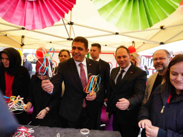 Şenliklerin adresi Anıtpark meydanı oldu