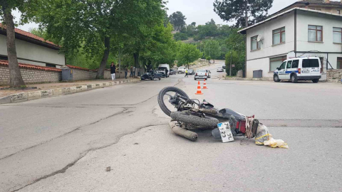 Safranbolu’da otomobille motosiklet çarpıştı: 3 yaralı