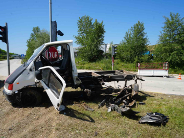 Kastamonu’da kamyonet ile otomobil çarpıştı: 3 yaralı