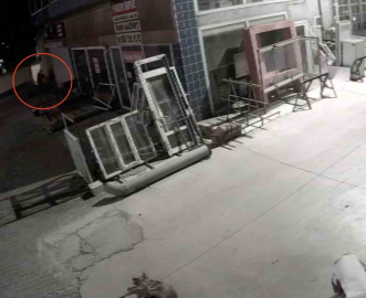 Köpeği önce aracıyla ezmeye çalıştı ardından tüfekle vurarak felç bıraktı