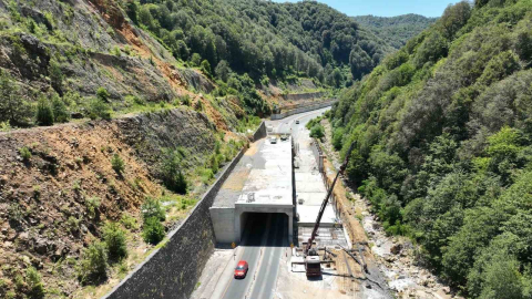 Zonguldak-Ankara yolundaki heyelan koruma çalışmaları sürüyor