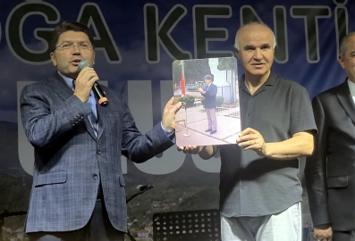 Adalet Bakanı Yılmaz Tunç’a duygulandıran hediye