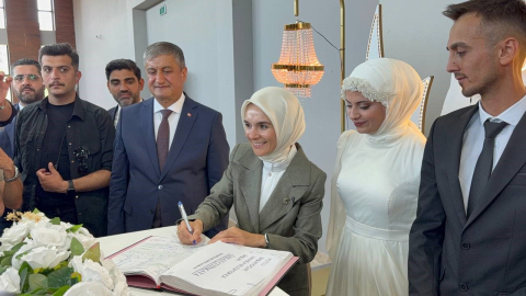 Bakan Göktaş, Karabük’te gençlerin nikah şahidi oldu