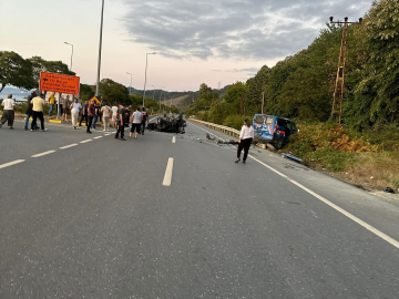 Tofaş otomobil jandarma aracına çarptı: 1 ağır yaralı