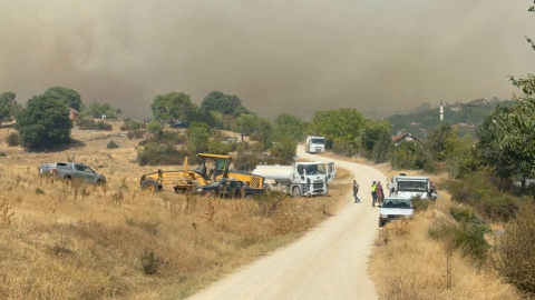 Karabük’te çıkan orman yangını Kastamonu’ya sıçradı: Alevlerin yaklaştığı köy tahliye edildi