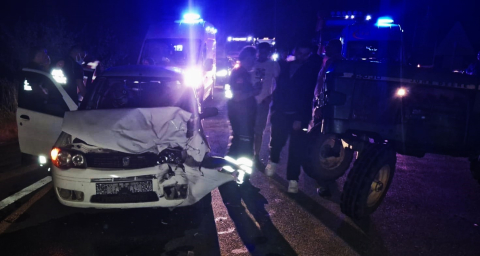 Karabük’te otomobil traktörle çarpıştı: 4 yaralı