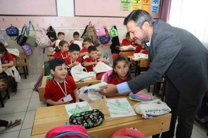 Karabük Belediyesi’nden öğrencilere "okula başlangıç seti" desteği