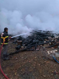 Kastamonu’da alevlere teslim olan ahşap ev küle döndü