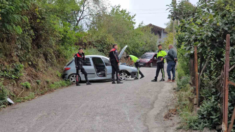 "Dur" ihtarına uymayıp kaza yapan sürücü yaya olarak kaçmaya çalıştı