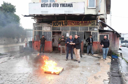 Yangın ihbarına giden itfaiyecileri pastayla karşıladılar