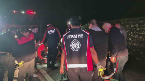 Bartın’da otomobil bariyerlere çarptı: 4 yaralı