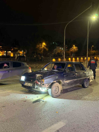 Kırmızı ışıkta bekleyen motosikletli canından oluyordu