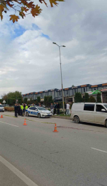 Kamyonete çarpıp devrilen motosikletin sürücüsü yaşamını yitirdi