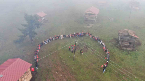 Eşsiz manzaraya sahip yaylada Cumhuriyet Bayramı coşkusu
