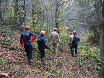 Kayıp anne ve oğlu için "daraltılmış baz çalışması"yla 1 kilometrelik alan belirlendi: Ekipler çalışmalarını bölgede yoğunlaştırdı