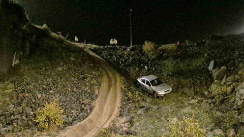 Otomobil viyadükten uçtu: 1 yaralı