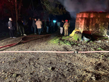 Bartın’da yıldırım düştü: 2 araç yandı