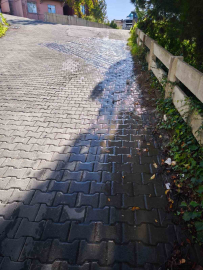 Mahallede tonlarca su boşa aktı