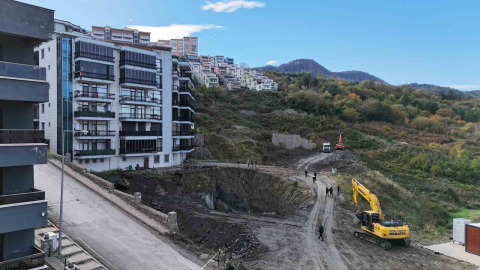Amasra’da inşaat alanında yaşanan göçüğün ardından 24 dairede yaşayan 70 kişi tahliye edildi