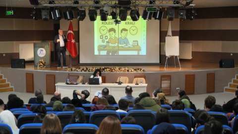 Tayfun Öneş, KBÜ öğrencilerine mesleki tecrübelerini aktardı