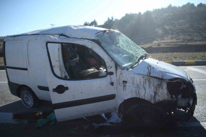 Gizli buzlanma trafik kazalarına sebep oldu: 3  yaralı