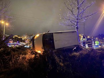 Otomobil ile hafif ticari araç çarpıştı: 3 yaralı
