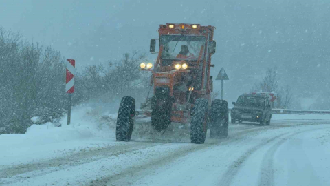 Karabük-Bartın kara yolunda kar nedeniyle tırların geçişine izin verilmiyor