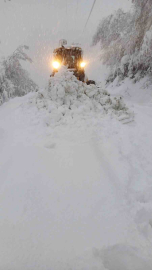 Zonguldak’ta ulaşıma kapanan 53 köy yolunu açma çalışmaları sürüyor