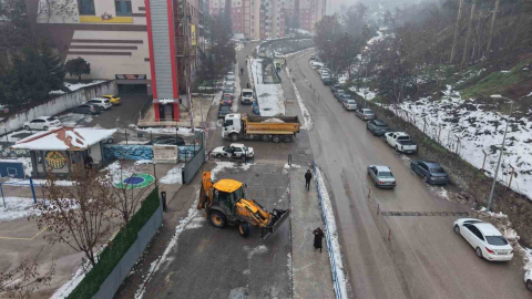 Karabük Belediyesi kar temizleme çalışmaları sürüyor