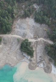 Kastamonu’da heyelan nedeniyle ulaşıma kapanan yolda çalışmalar sürüyor
