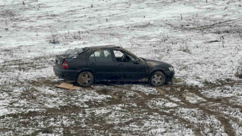 Boş araziye uçan otomobilin sürücüsü yaralandı