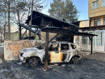 Kastamonu’da park halindeki cip yandı