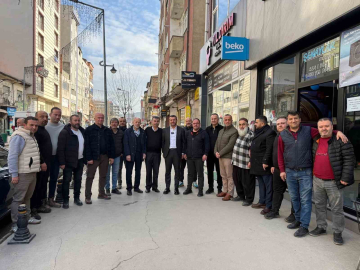 Başkan Çetinkaya Ankara Caddesi’nde esnaf ve vatandaşlarla buluştu