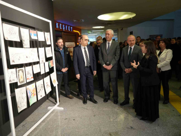 30 ülkeden 350 sanatçı posta sanatıyla "asrın felaketi"ni anlattı