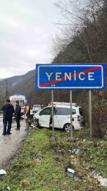 Karabük’te iki otomobil kafa kafaya çarpıştı: 5 yaralı