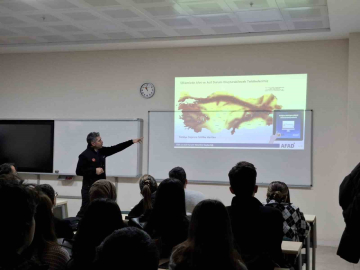 Üniversite öğrencilerine ve akademik personele afet eğitimi