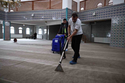 Zonguldak’ta camilerde Ramazan temizliği