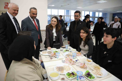 Bartın protokolü üniversite öğrencileriyle iftarda buluştu
