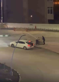 Kaldırım taşı çalan 2 zanlı yakalandı