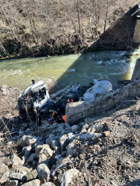 Kastamonu’da beton mikseri dere yatağına uçtu: 1 yaralı