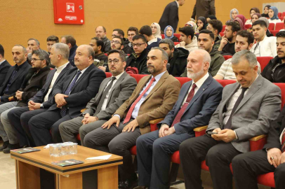 Üniversitesi gençler Kur’an-ı Kerim’i güzel okumak için yarıştı