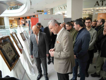 Hattat Emrullah Demirkaya’nın eserlerinin 34 yıl sonra ilk kez bir araya geldiği sergiye yoğun ilgi