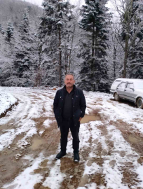 Devrilen ağacın altında kalan işçi hayatını kaybetti