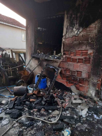 Mutfakta çıkan yangın evi küle çeviriyordu