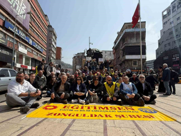 Zonguldak’ta sendikalardan oturma eylemi