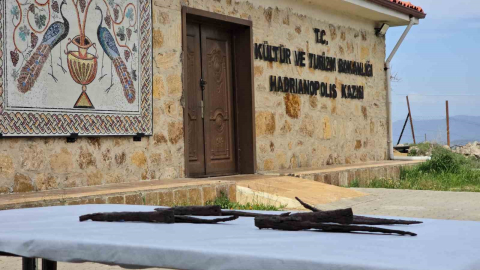 Antik kazıda 1500 yıllık bıçak seti bulundu