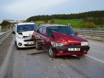 Kastamonu’da iki ayrı trafik kazasında 6 kişi yaralandı