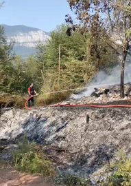 Kardeşini ahıra kilitleyip ateşe verdiği iddia edilen şahsın yargılamasına devam edildi
